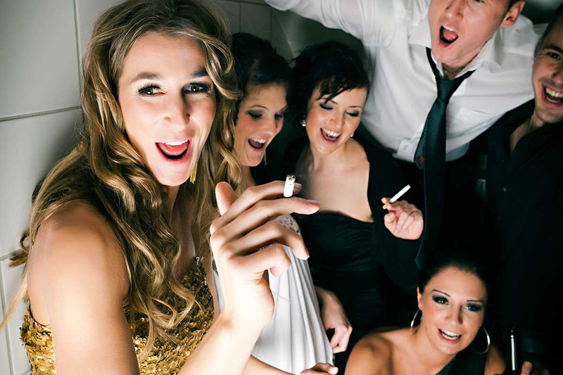 Illustration for article titled Common Reasons Why People Start Smoking
